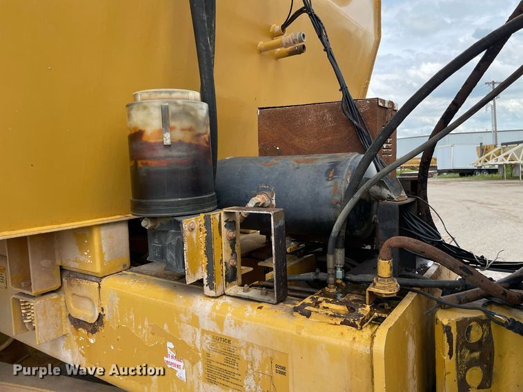 image for item LS9332 2000 Caterpillar D300E Series II  water wagon