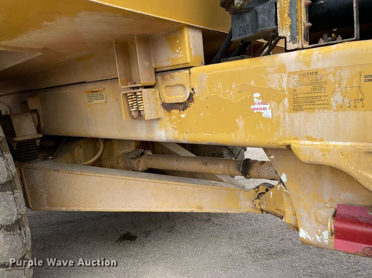 image for item LS9332 2000 Caterpillar D300E Series II  water wagon