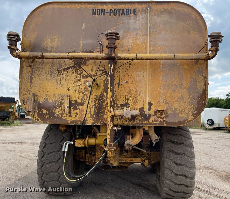 image for item LS9332 2000 Caterpillar D300E Series II  water wagon