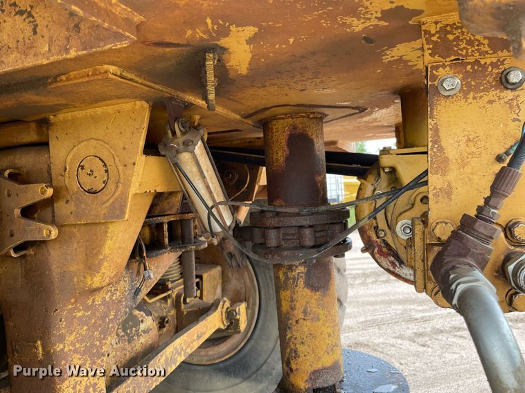 image for item LS9332 2000 Caterpillar D300E Series II  water wagon