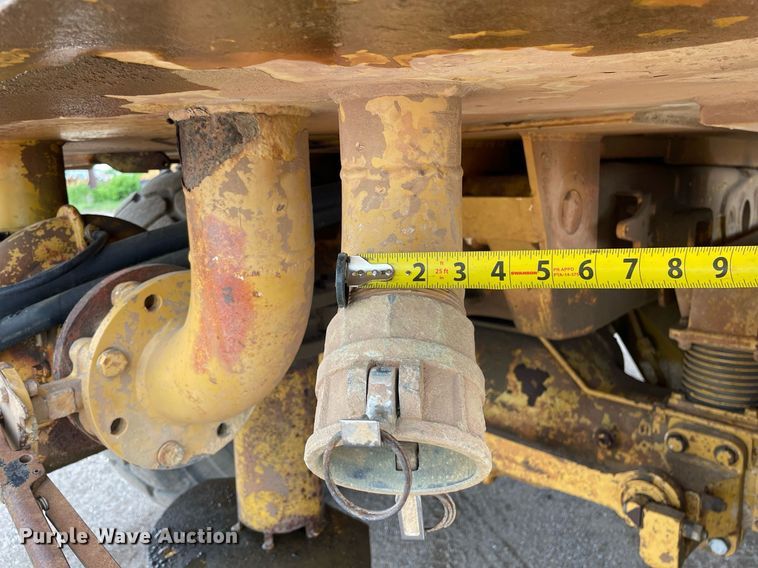 image for item LS9332 2000 Caterpillar D300E Series II  water wagon