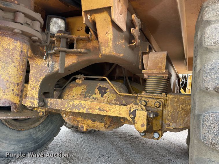 image for item LS9332 2000 Caterpillar D300E Series II  water wagon