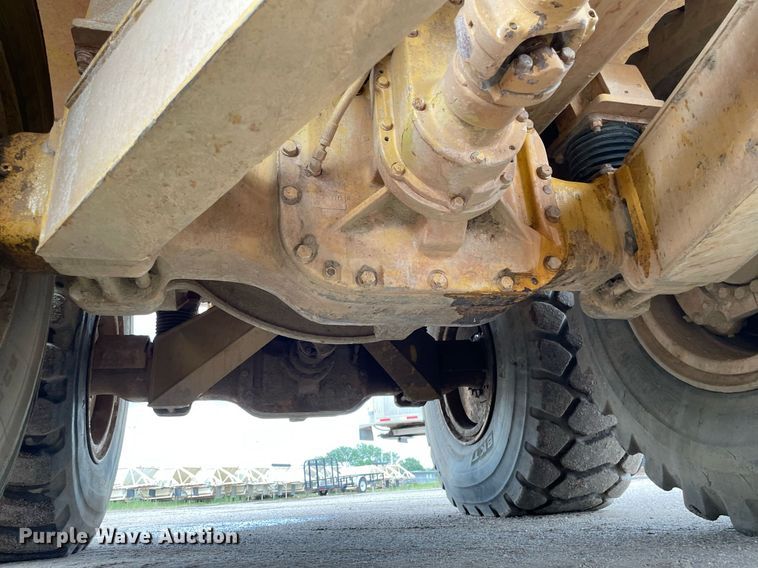 image for item LS9332 2000 Caterpillar D300E Series II  water wagon