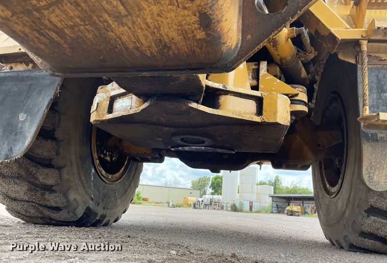 image for item LS9332 2000 Caterpillar D300E Series II  water wagon