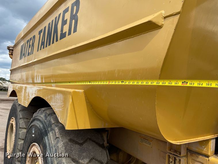 image for item LS9332 2000 Caterpillar D300E Series II  water wagon