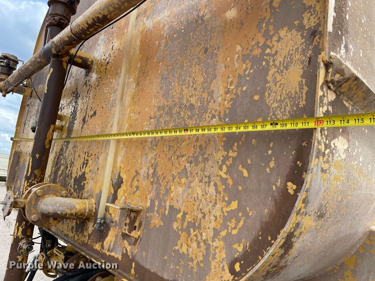 image for item LS9332 2000 Caterpillar D300E Series II  water wagon