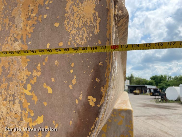 image for item LS9332 2000 Caterpillar D300E Series II  water wagon