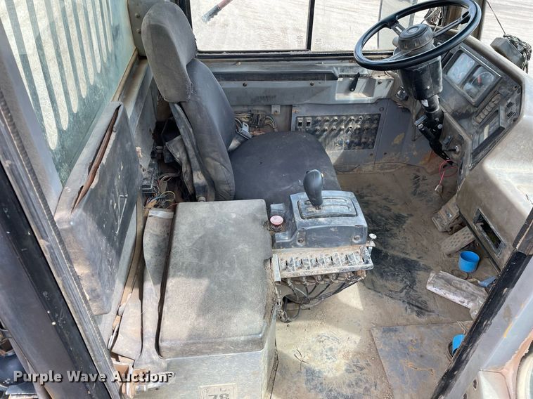 image for item LS9332 2000 Caterpillar D300E Series II  water wagon