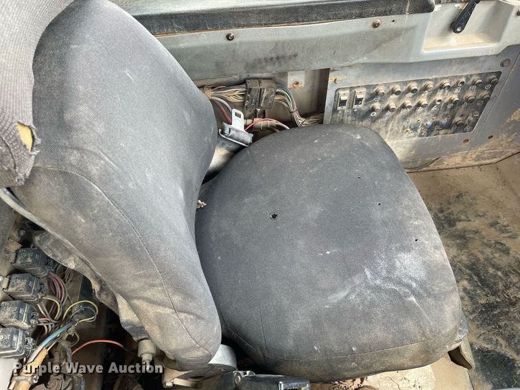 image for item LS9332 2000 Caterpillar D300E Series II  water wagon