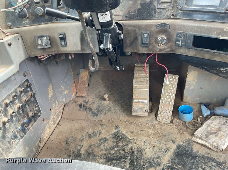 image for item LS9332 2000 Caterpillar D300E Series II  water wagon