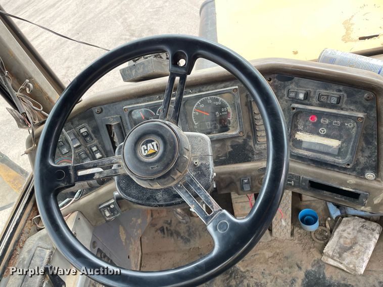 image for item LS9332 2000 Caterpillar D300E Series II  water wagon