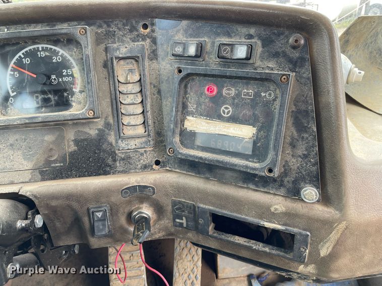 image for item LS9332 2000 Caterpillar D300E Series II  water wagon