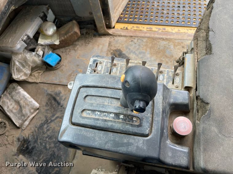 image for item LS9332 2000 Caterpillar D300E Series II  water wagon