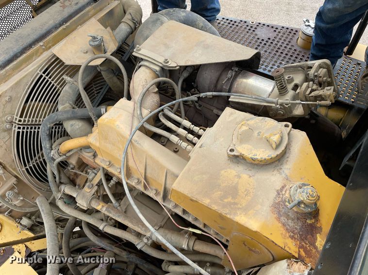 image for item LS9332 2000 Caterpillar D300E Series II  water wagon