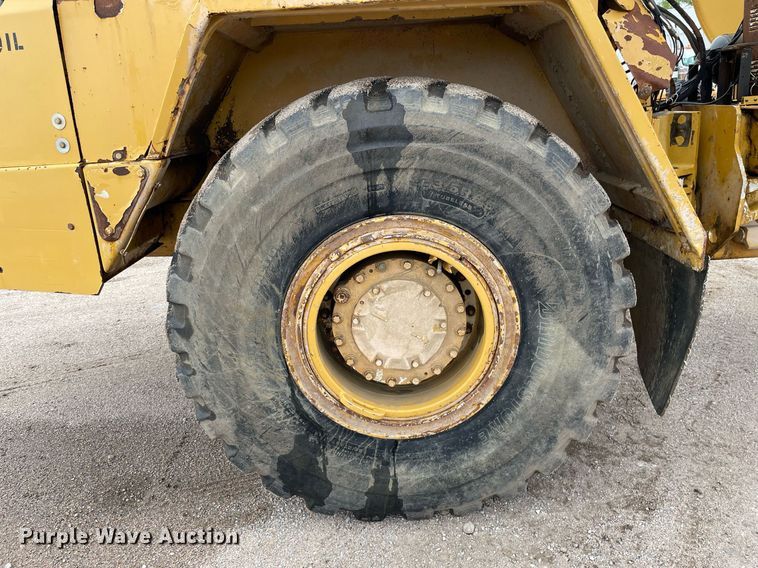image for item LS9332 2000 Caterpillar D300E Series II  water wagon