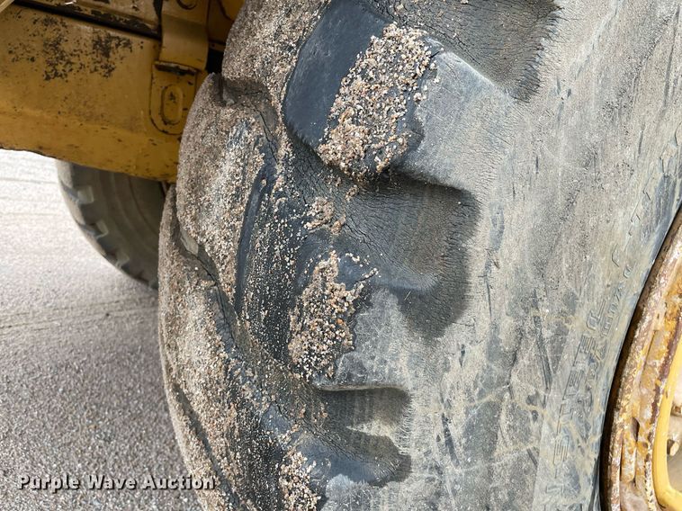 image for item LS9332 2000 Caterpillar D300E Series II  water wagon