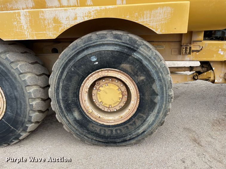 image for item LS9332 2000 Caterpillar D300E Series II  water wagon