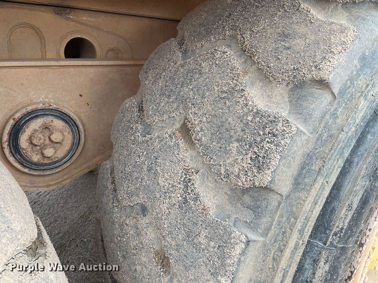 image for item LS9332 2000 Caterpillar D300E Series II  water wagon