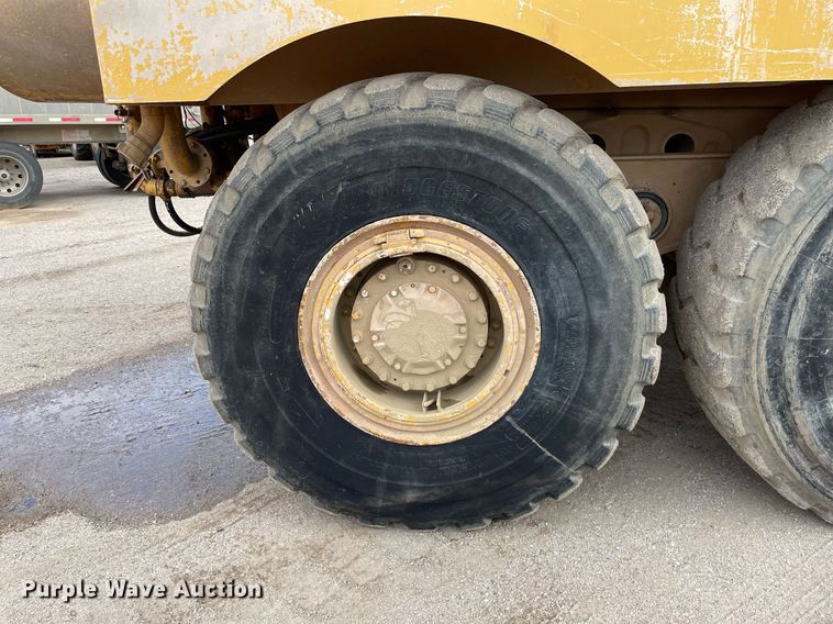 image for item LS9332 2000 Caterpillar D300E Series II  water wagon