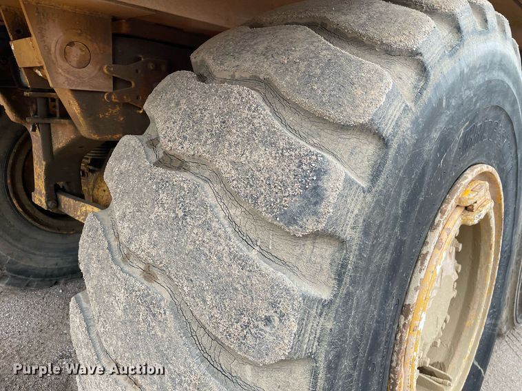 image for item LS9332 2000 Caterpillar D300E Series II  water wagon