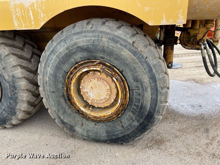 image for item LS9332 2000 Caterpillar D300E Series II  water wagon