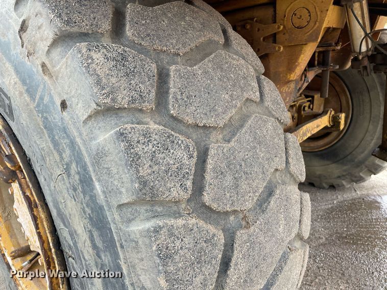 image for item LS9332 2000 Caterpillar D300E Series II  water wagon