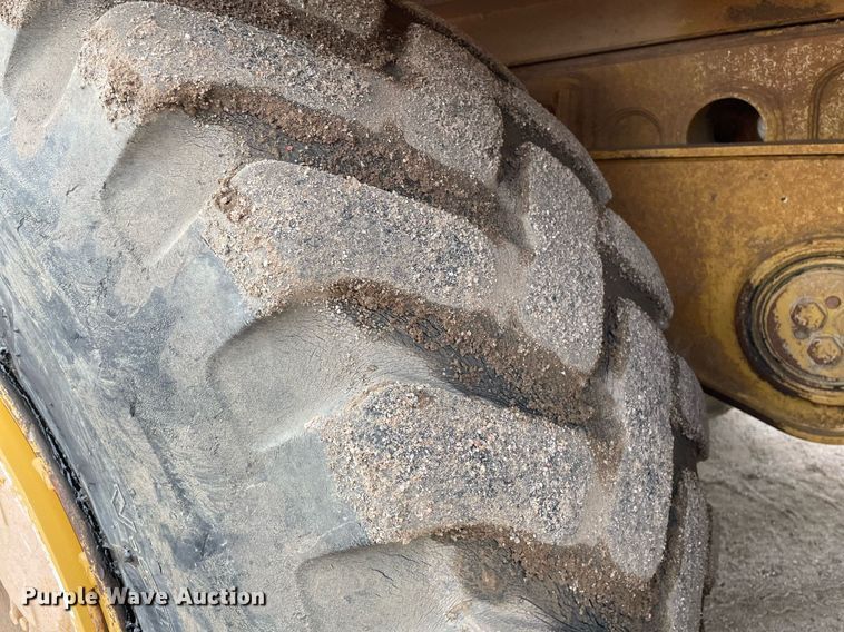 image for item LS9332 2000 Caterpillar D300E Series II  water wagon