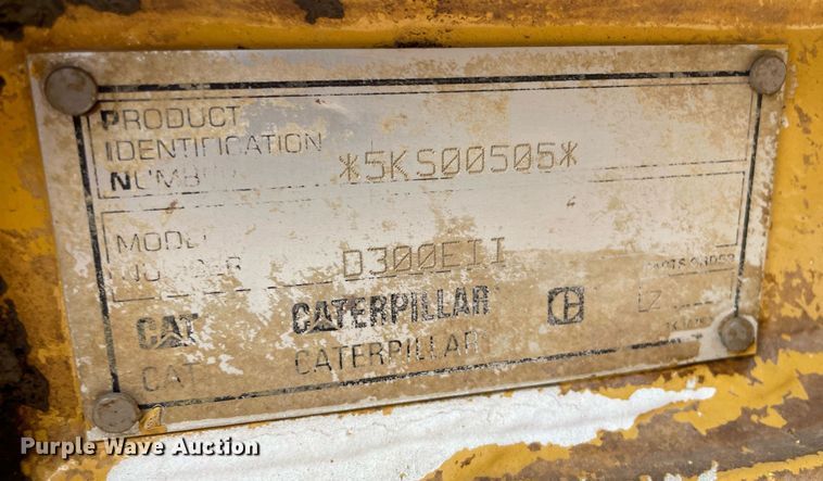 image for item LS9332 2000 Caterpillar D300E Series II  water wagon