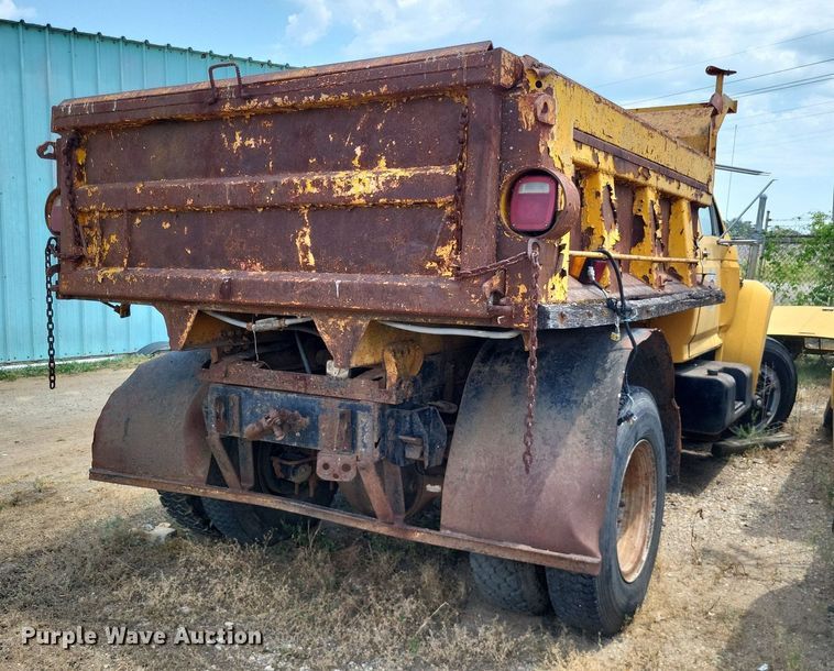 image for item LS9574 1988 Ford F800  dump truck