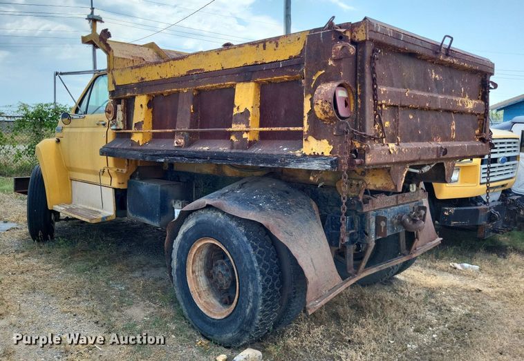 image for item LS9574 1988 Ford F800  dump truck