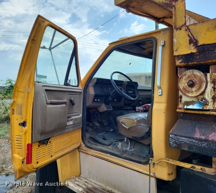 image for item LS9574 1988 Ford F800  dump truck