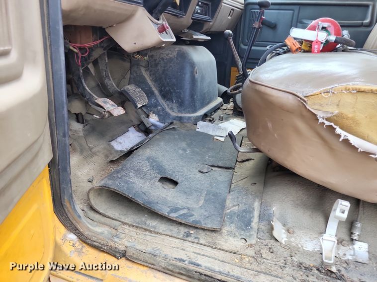 image for item LS9574 1988 Ford F800  dump truck