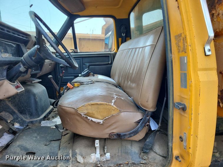 image for item LS9574 1988 Ford F800  dump truck