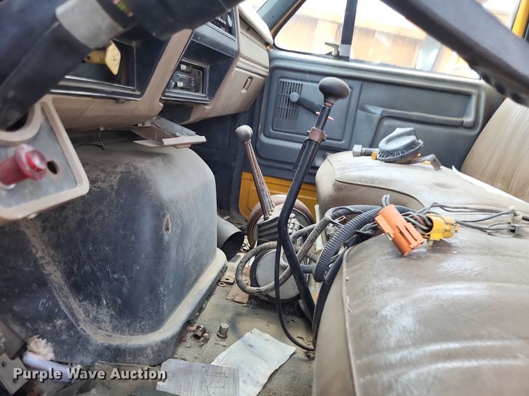 image for item LS9574 1988 Ford F800  dump truck