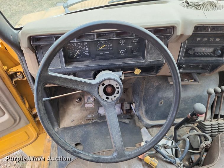 image for item LS9574 1988 Ford F800  dump truck