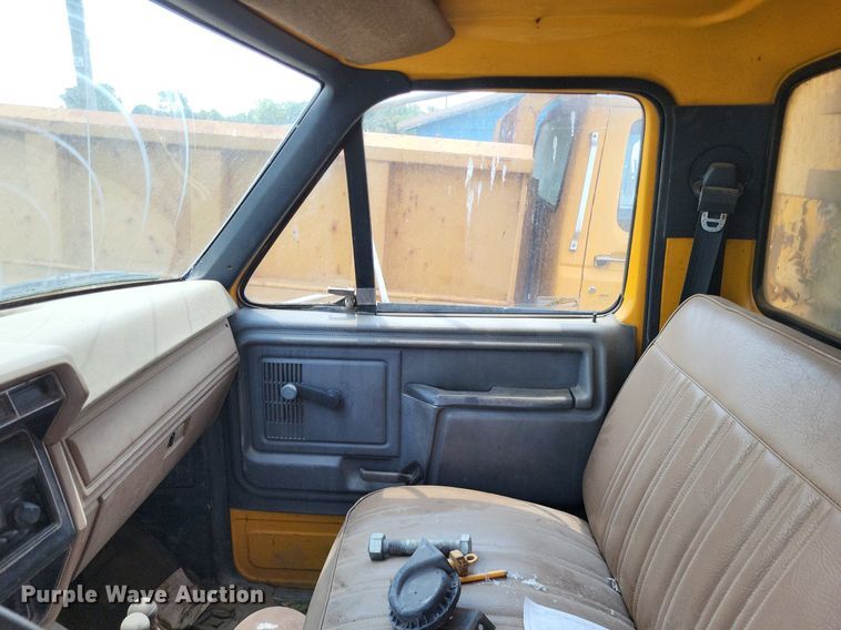 image for item LS9574 1988 Ford F800  dump truck