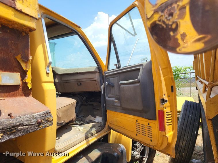 image for item LS9574 1988 Ford F800  dump truck