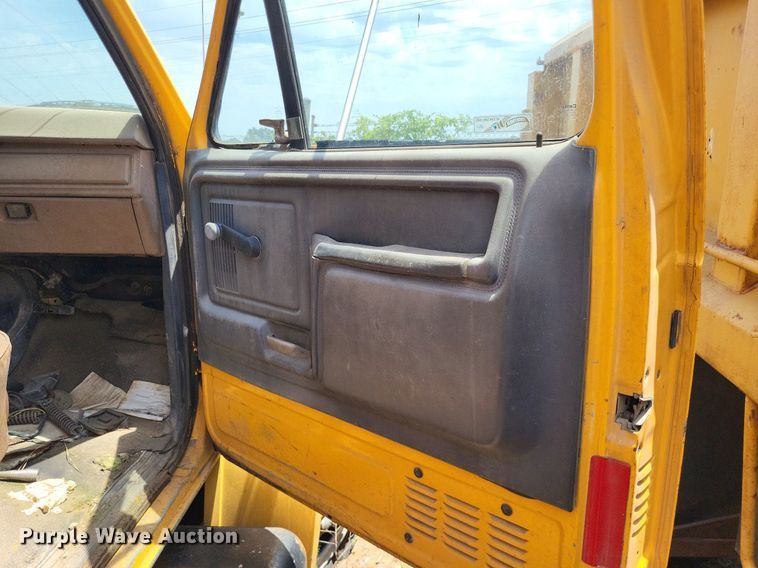 image for item LS9574 1988 Ford F800  dump truck