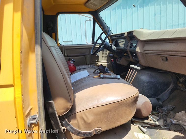 image for item LS9574 1988 Ford F800  dump truck