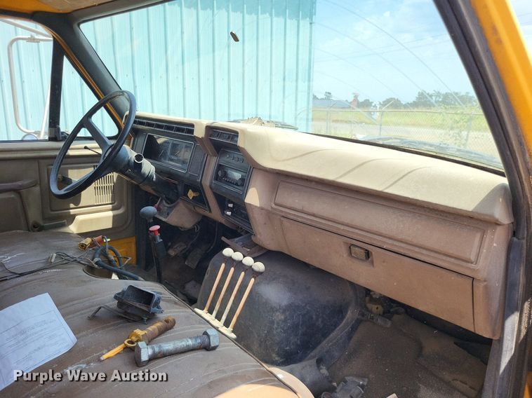 image for item LS9574 1988 Ford F800  dump truck