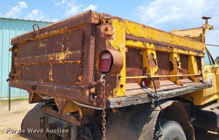 image for item LS9574 1988 Ford F800  dump truck