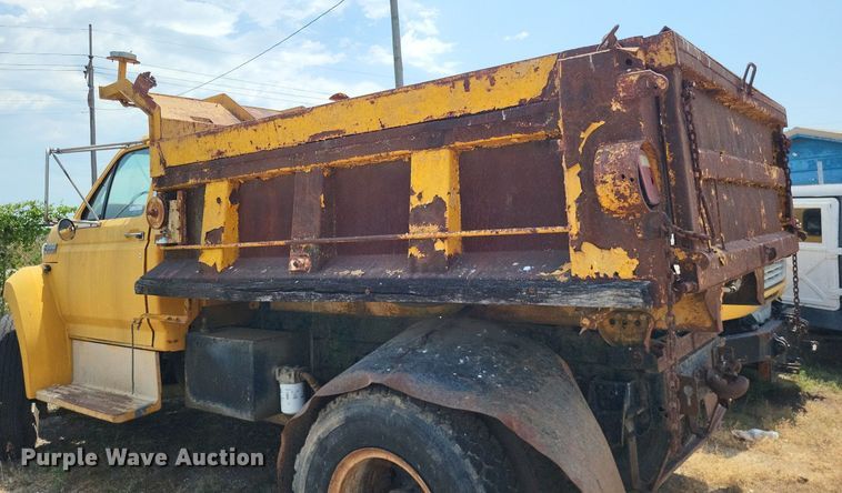 image for item LS9574 1988 Ford F800  dump truck