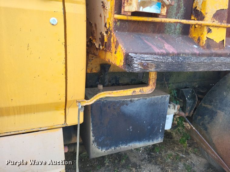 image for item LS9574 1988 Ford F800  dump truck