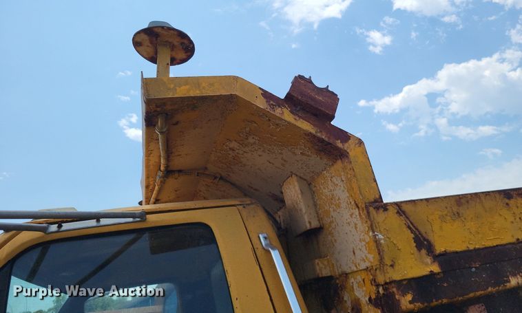 image for item LS9574 1988 Ford F800  dump truck