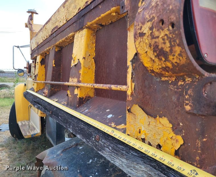 image for item LS9574 1988 Ford F800  dump truck