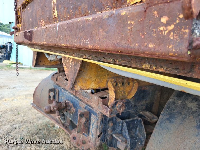 image for item LS9574 1988 Ford F800  dump truck