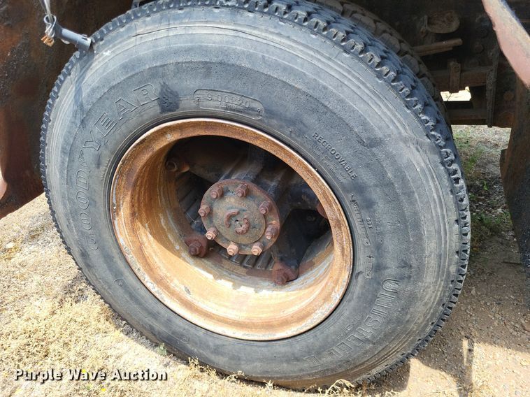 image for item LS9574 1988 Ford F800  dump truck