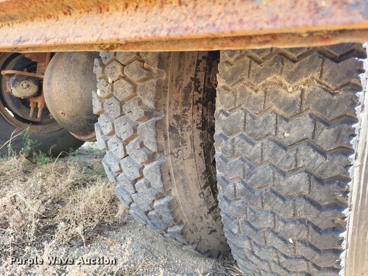 image for item LS9574 1988 Ford F800  dump truck