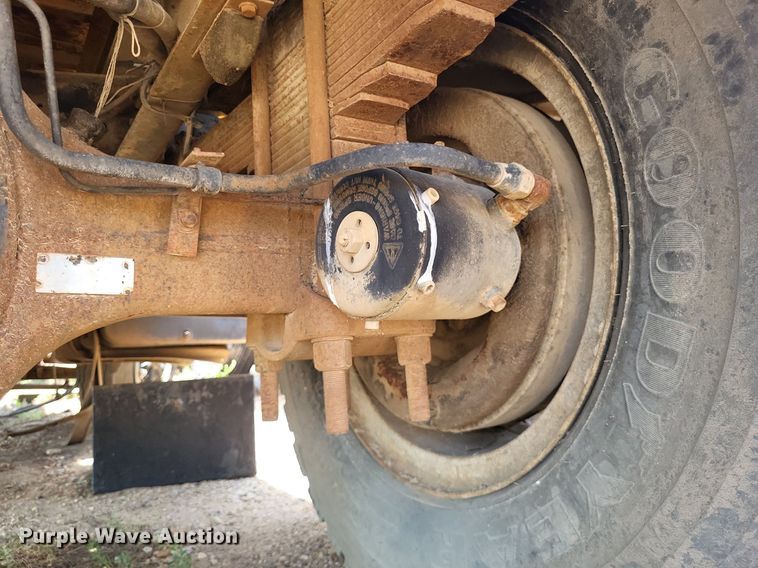 image for item LS9574 1988 Ford F800  dump truck