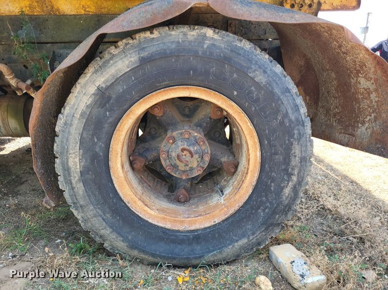 image for item LS9574 1988 Ford F800  dump truck